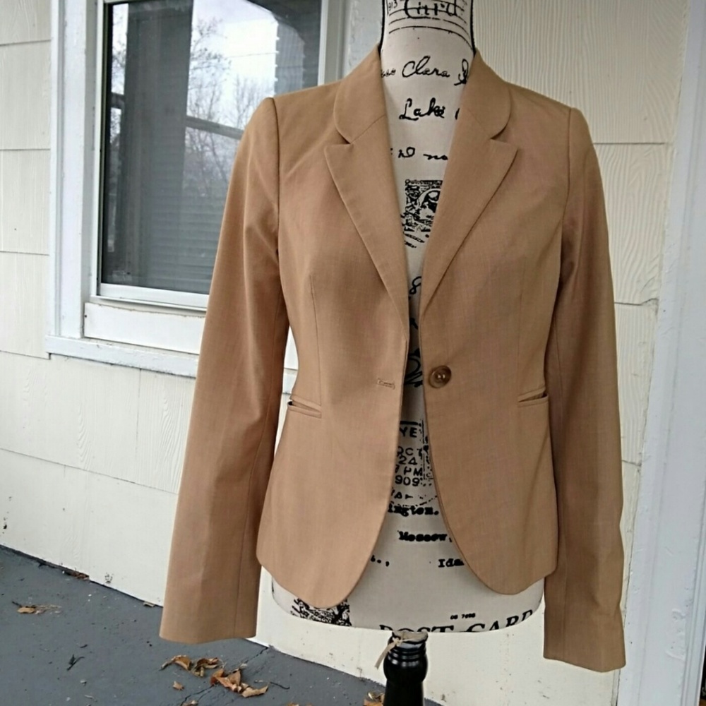 The Limited Collection classic tan suit blazer